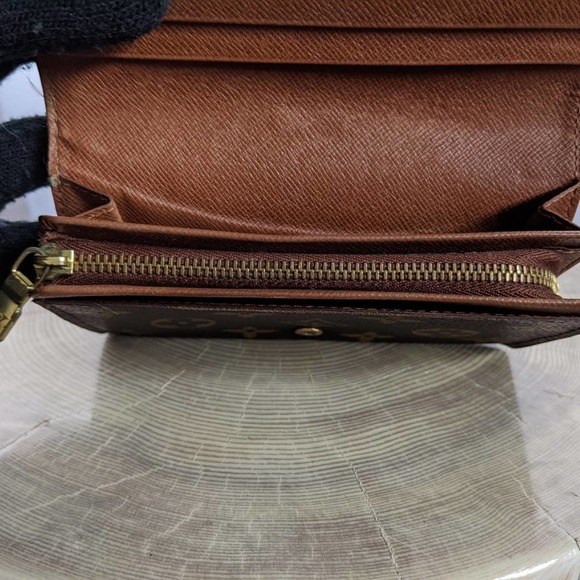 LOUIS VUITTON Monogram Porte-Monnaie Tresor Wallet - Picture 7 of 9
